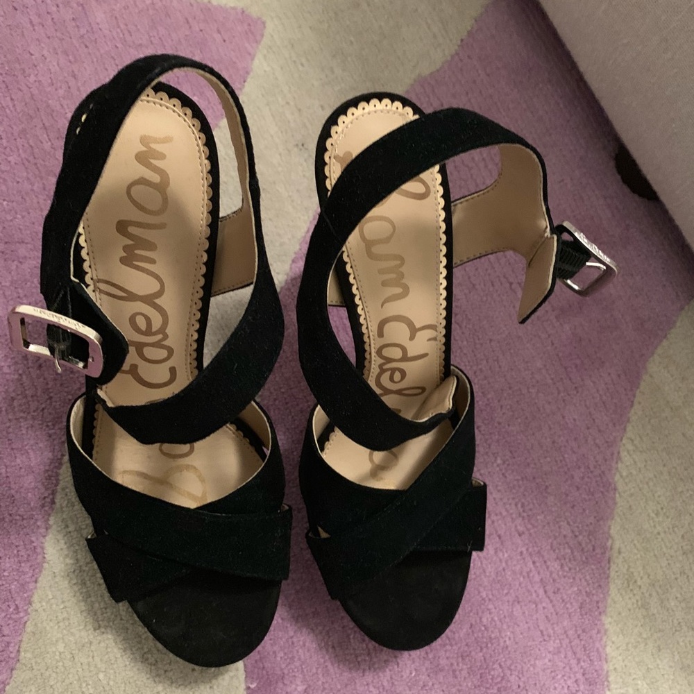 Black heels - Picture 2 of 5